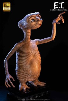 ECC E.T. the Extra-Terrestrial: E.T. Life-Size Statue - 2