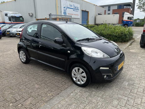 Peugeot 107 1.0 12V 5DR 2012 Zwart Airco.Nap,Apk,€4000.- - 1