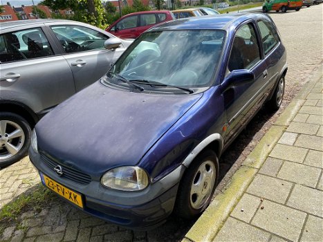 Aangeboden Opel Corsa 1.2 16V geen APk - 1