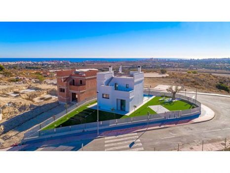 Uw eigen ruime nieuwe Villa in EL CAMPELLO met zeezicht en bij Golfbaan en - 3