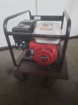 EUROM GE 2501 = DEMO machine = 2 KVA = 4 takt - 6