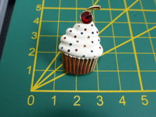 Nr. M43, broche cupcake