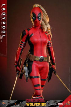 Hot Toys MMS747 Deadpool and Wolverine Ladypool - 3