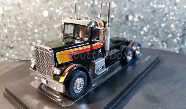 Freightliner FLC 120 64T 1977 zwart 1:43 Ixo V1012 - 1