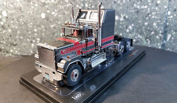 Mack Superliner Magnum 1985 grijs 1:43 Ixo V1013 - 1