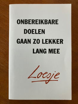 Onbereikbare doelen gaan zo lekker lang mee - Loesje - 0