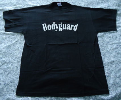 Nieuw zwart T-shirt met print van Bodyguard (maat: XL). - 0