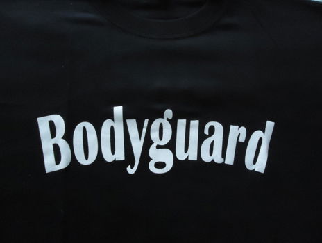 Nieuw zwart T-shirt met print van Bodyguard (maat: XL). - 2