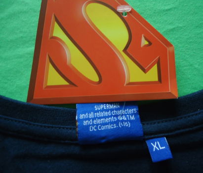 Nieuw donkerblauw T-shirt met logo van Superman (maat: XL). - 1