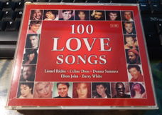 Te koop de originele CD-box 100 Love Songs van Universal.