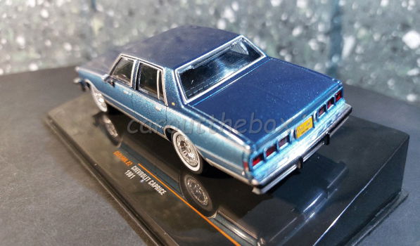 Chevrolet Caprice 1981 blauw 1:43 Ixo V1027 - 2