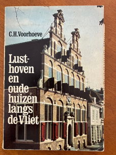 Lusthoven en oude huizen langs de Vliet - C.H. Voorhoeve