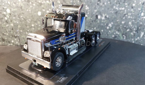 Freightliner Coronado 2012 zwart 1:43 Ixo V1033 - 1