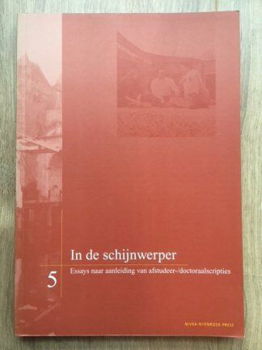 In de schijnwerper (NIVRA Neyenrode-scripties = essays) - 0