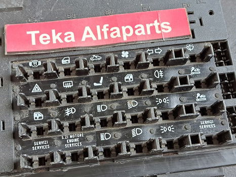 Alfa Romeo Alfa 90 Zekeringenkast Fusebox 162.00.40.030.00 Used - 1