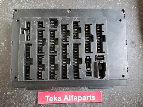 Alfa Romeo Alfa 90 Zekeringenkast Fusebox 162.00.40.030.00 Used - 2