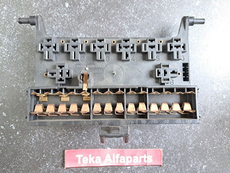 Alfa Romeo Alfetta Zekeringenkast Fusebox 116106503001 Used - 0