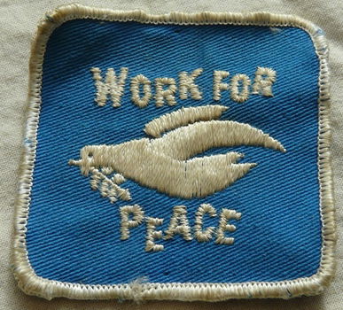 Embleem / Patch, Work For Peace, afm.: 73x70cm, jaren'70.(Nr.1) - 0