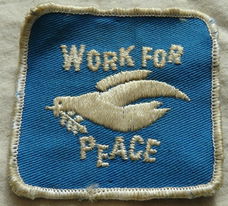 Embleem / Patch, Work For Peace, afm.: 73x70cm, jaren'70.(Nr.1)