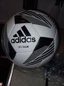 Adidas voetbal - 0