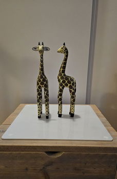 2x Houten giraffe (voor decoratie)