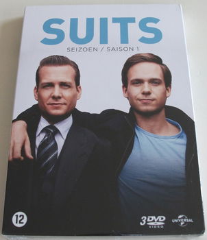 Dvd *** SUITS *** 3-DVD Boxset Seizoen 1 *NIEUW* - 0