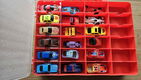 Koffer (rood) met kleine 18 diverse speelgoedautootjes - 1 - Thumbnail