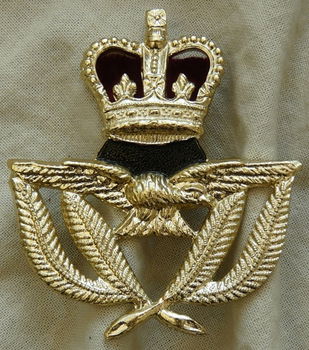 Embleem Baret / Beret Badge, Warrant Officer - Queens Crown, RAF (Royal Air Force), UK, jaren'80.(1) - 2