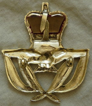 Embleem Baret / Beret Badge, Warrant Officer - Queens Crown, RAF (Royal Air Force), UK, jaren'80.(1) - 4