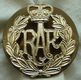 Embleem Uniformpet / Cap Badge, Airmans - Queens Crown, RAF (Royal Air Force), UK, jaren'70.(1) - 1 - Thumbnail