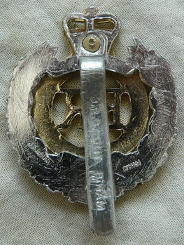 Embleem Uniformpet / Cap Badge, Royal Engineers - Queens Crown, Engeland, jaren'70.(Nr.1) - 4