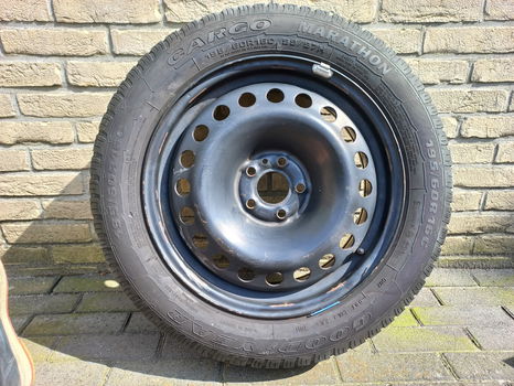 16 inch velg met een Goodyear Cargo Marathon zomerband 195/60R - 1