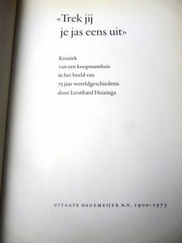 Trek jij je jas eens uit (kroniek van een koopmanshuis) - Leonhard Huizinga - 1