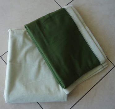 Te koop 2 nieuwe groene dekens van Ikea van 100% polyester. - 5