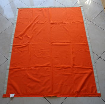 Te koop 2 nieuwe oranje dekens van Ikea van 100% polyester. - 0