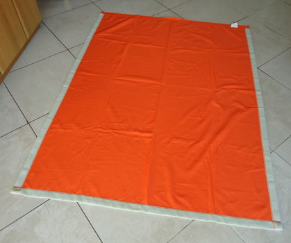 Te koop 2 nieuwe oranje dekens van Ikea van 100% polyester. - 1