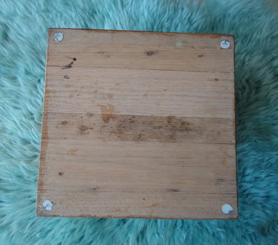 Te koop houten stoofje (afmetingen: 21,5 x 21,5 x 18,5 cm). - 3