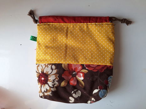 Projectbag retro bruin met bloem en oker geel met witte stipjes - 0