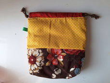 Projectbag retro bruin met bloem en oker geel met witte stipjes