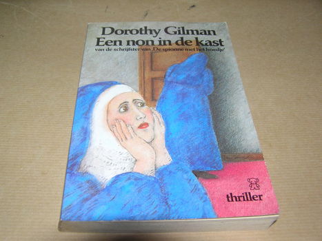 Een Non in de Kast - Dorothy Gilman - 0