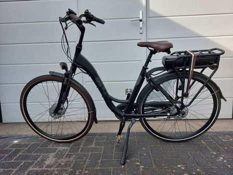 elektrische fiets zo goed als nieuw, slechts 245 km op de teller - 1