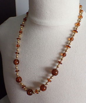 Ketting van bruine glaskralen met glitter - 3