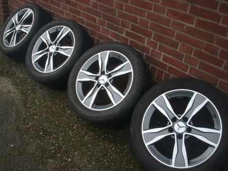 17 inch Originele Mercedes Winterset TPMS W205 C-klasse 5x112 - 1