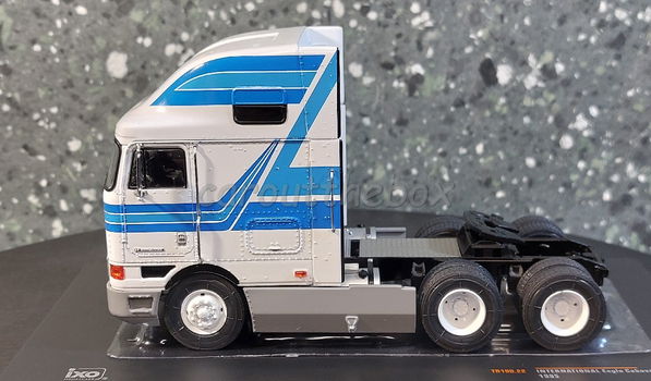 International Eagle Cabover 1995 wit 1:43 Ixo V1038 - 0