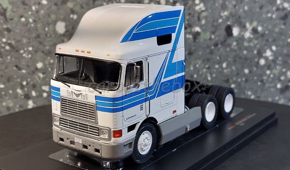 International Eagle Cabover 1995 wit 1:43 Ixo V1038 - 1