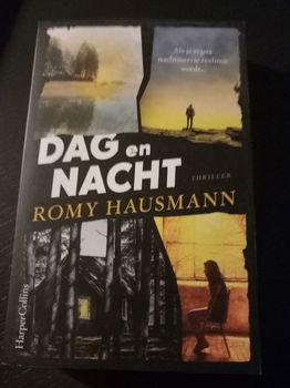 Dag en nacht + Slapeloos - Romy Hausmann - 0