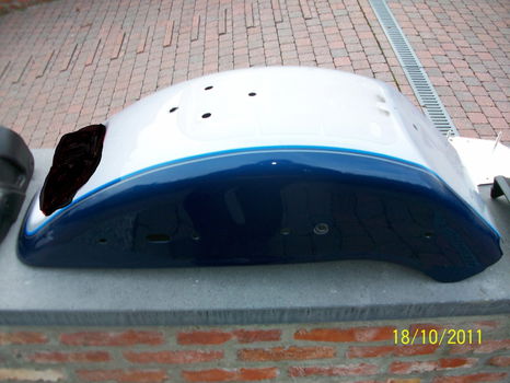 Harley Deuce onderdelen: verlaagde zadel, achterspatbord, chroom achterlichtcover, rugsteun - 3