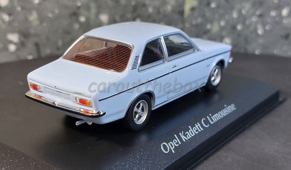 Opel Kadett C Limousine blauw 1:43 Maxichamps max034 - 2