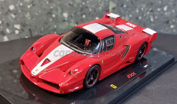 Ferrari FXX 2006 rood 1:43 Hotwheels Elite H401 - 0