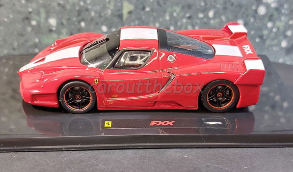 Ferrari FXX 2006 rood 1:43 Hotwheels Elite H401 - 1